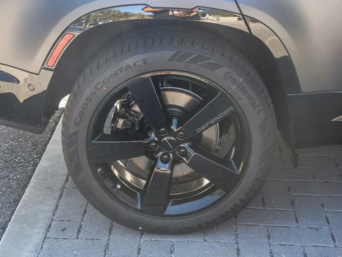 New 2026 Land Rover Defender 130 V8 image 7