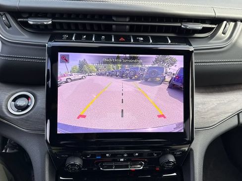 New 2025 Jeep Grand Cherokee Overland AWD/4WD image 24
