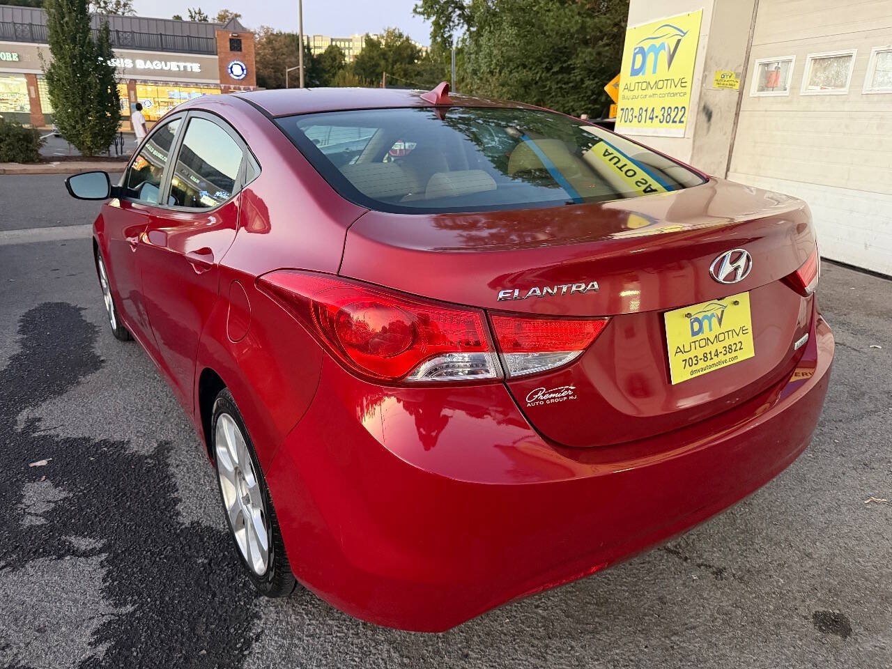 Used 2012 Hyundai Elantra Limited w/ Technology Pkg 5 FWD image 4