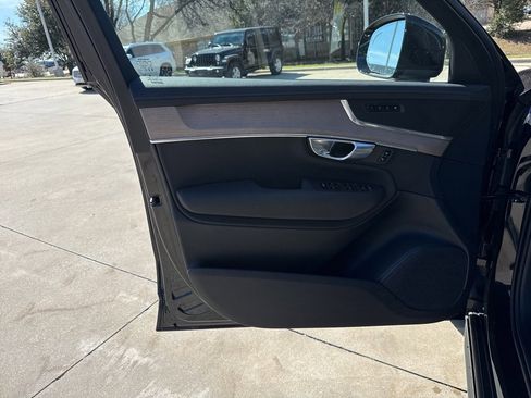 Certified 2025 Volvo XC90 B5 Plus image 19
