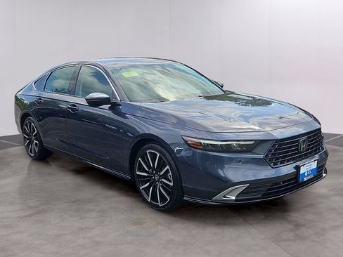 Used 2023 Honda Accord Touring image 3
