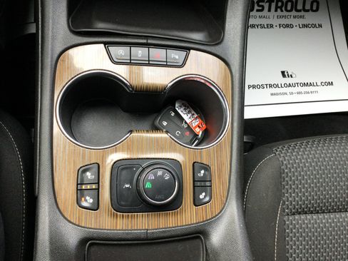 Used 2021 GMC Acadia SLE w/ Driver Convenience Package image 15