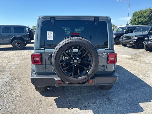 Used 2025 Jeep Wrangler Unlimited Sahara w/ Safety Group AWD/4WD image 7