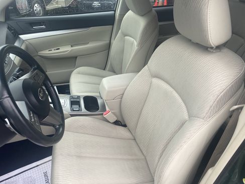 Used 2011 Subaru Outback 2.5i Premium image 10