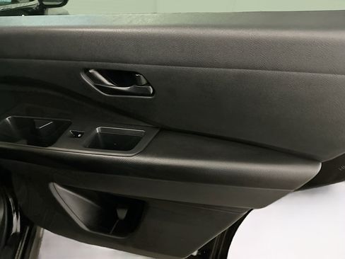 Used 2025 Nissan Pathfinder SV image 32