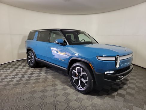 Used 2024 Rivian R1S Adventure AWD/4WD image 7