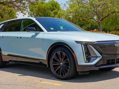 Used 2025 Cadillac Lyriq Sport image 6