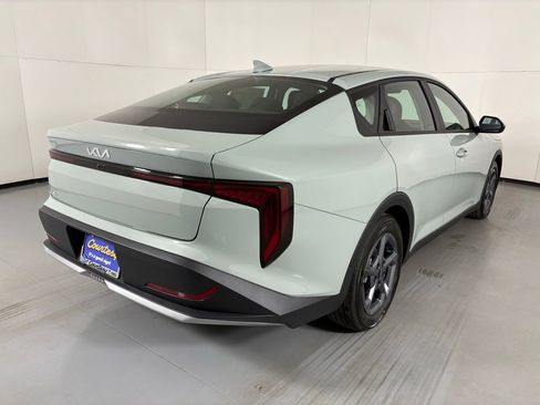 New 2026 Kia K4 LXS image 8