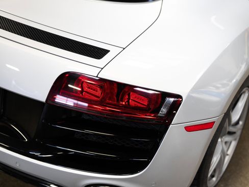 Used 2011 Audi R8 V10 image 32