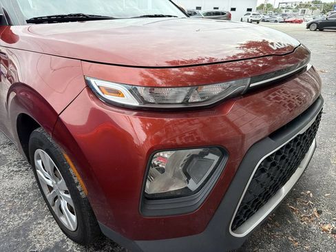 Used 2022 Kia Soul LX FWD image 2