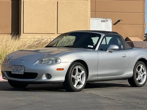 Used 2003 MAZDA MX-5 Miata RWD image 8