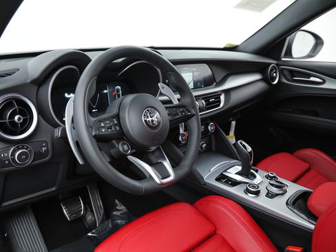 New 2025 Alfa Romeo Stelvio Sprint w/ Veloce Package AWD/4WD image 15