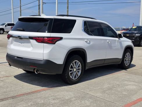 Used 2022 Chevrolet Traverse LT FWD image 4