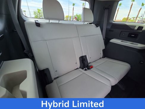Used 2025 Hyundai Santa Fe Limited FWD image 30