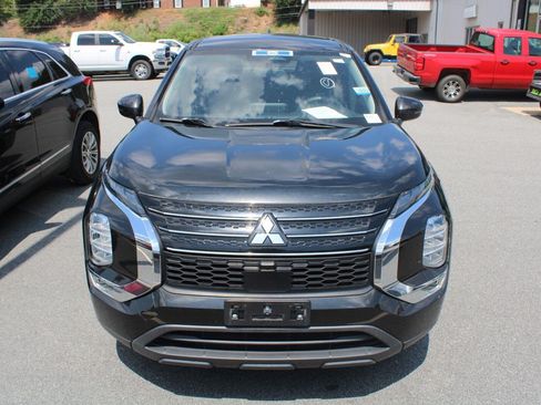 Used 2022 Mitsubishi Outlander ES FWD image 2