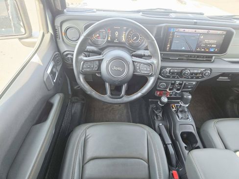 Used 2024 Jeep Gladiator Mojave AWD/4WD image 11