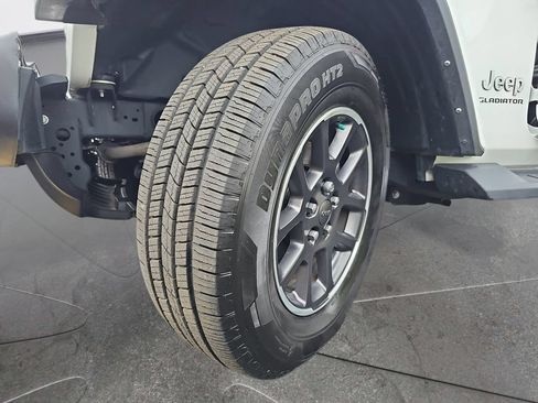 Used 2022 Jeep Gladiator Overland w/ Popular Equipment Package AWD/4WD image 32