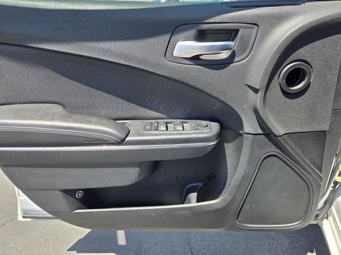 Used 2018 Dodge Charger SXT RWD image 19