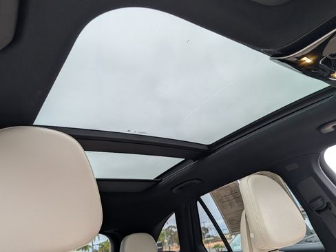 Used 2024 Mercedes-Benz GLC 300 image 3