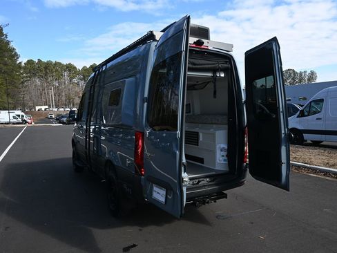 Used 2023 Mercedes-Benz Sprinter 2500 image 32