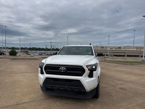 Used 2024 Toyota Tacoma SR RWD image 5