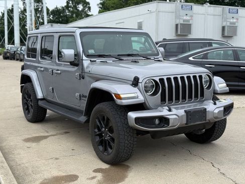 Used 2021 Jeep Wrangler Unlimited Sahara AWD/4WD image 4
