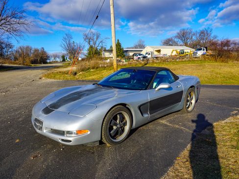 Used 2001 Chevrolet Corvette Convertible w/ Preferred Equipment Group2 image 7