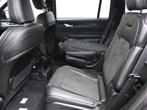 New 2025 Jeep Grand Cherokee L Altitude image 14