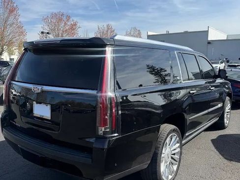 Used 2018 Cadillac Escalade ESV Platinum image 3