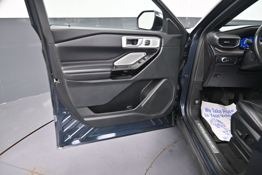 Used 2022 Ford Explorer Platinum w/ Equipment Group 601A AWD/4WD image 28