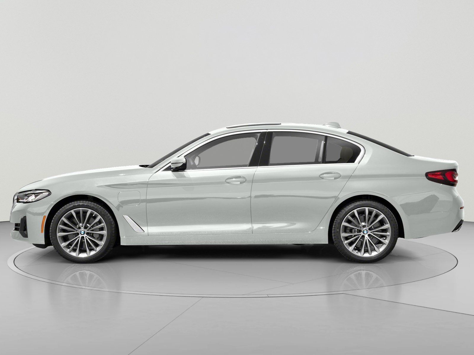 Used 2021 BMW 530e w/ Parking Assistance Package RWD image 3