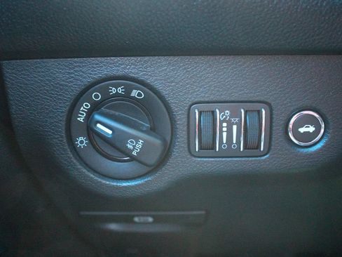 Used 2016 Dodge Challenger R/T Scat Pack RWD image 21