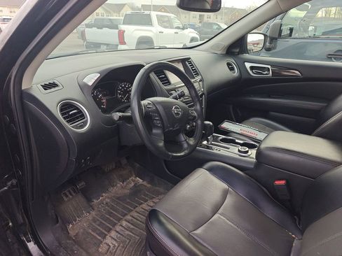 Used 2019 Nissan Pathfinder SL image 8