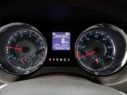 Used 2013 Chrysler Town & Country Touring-L image 27