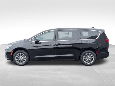 New 2026 Chrysler Pacifica Select AWD/4WD image 3