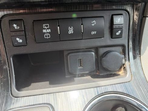 Used 2017 Chevrolet Traverse LT AWD/4WD image 14