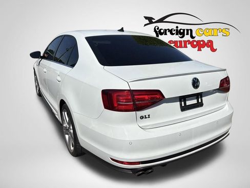 Used 2017 Volkswagen Jetta GLI FWD image 4