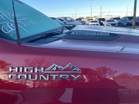 Used 2023 Chevrolet Silverado 2500 High Country w/ Technology Package image 11