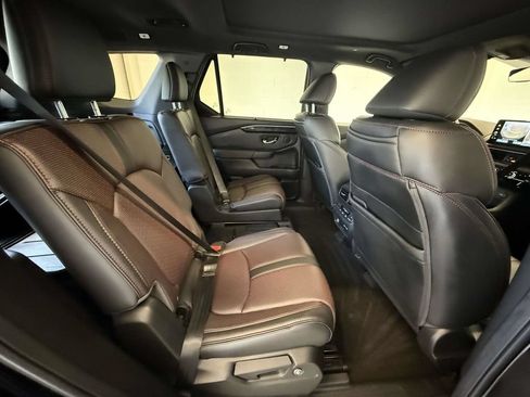 Used 2025 Honda Pilot Black Edition image 18