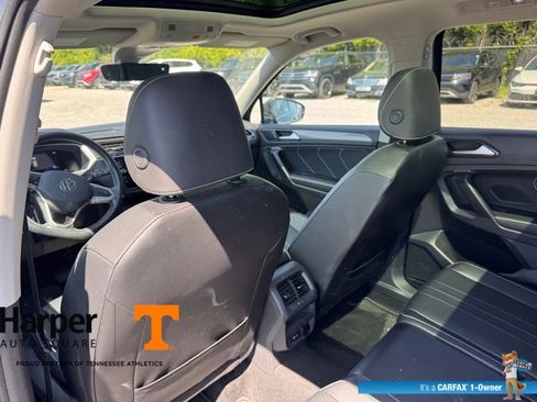 Used 2024 Volkswagen Tiguan SE w/ Panoramic Sunroof Package image 11