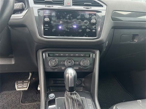 Used 2021 Volkswagen Tiguan SEL Premium R-Line image 11