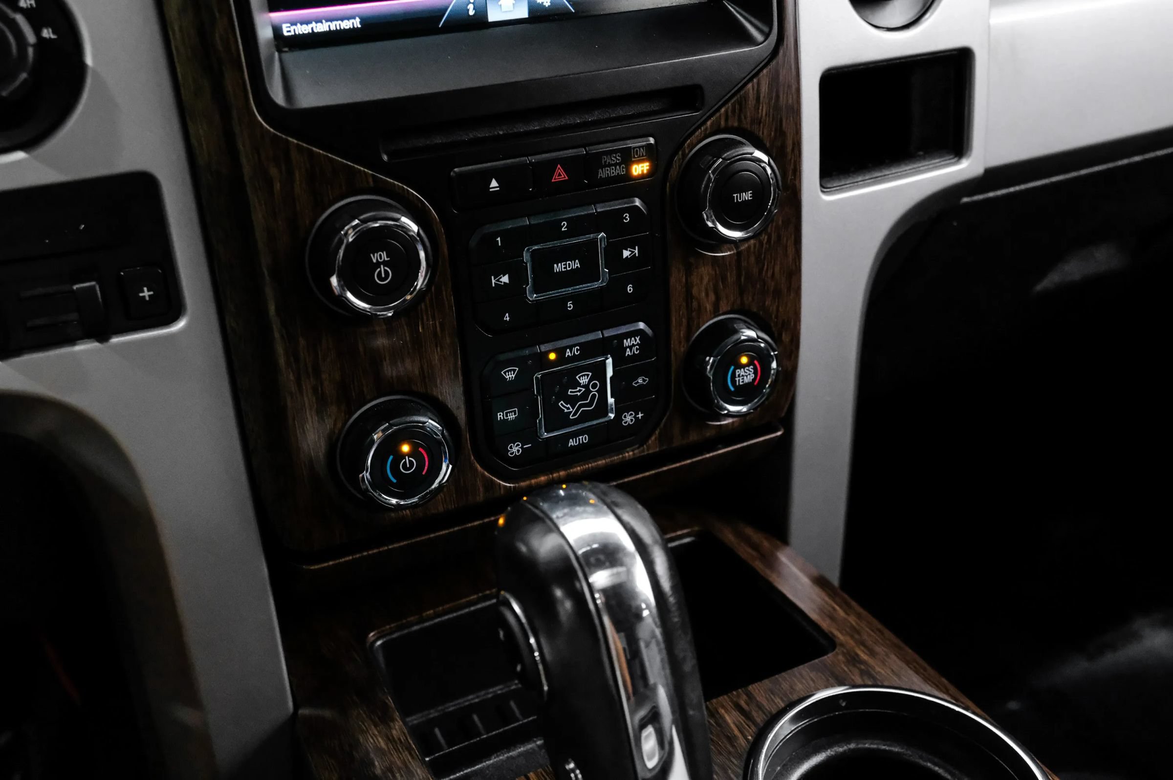 Used 2014 Ford F150 Lariat w/ Equipment Group 502A Luxury AWD/4WD image 31