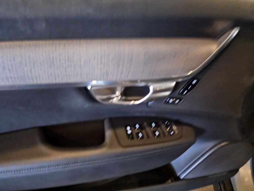 Certified 2025 Volvo V90 B6 Cross Country Plus AWD/4WD image 19