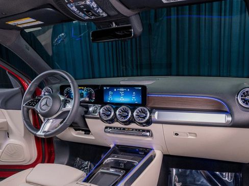 New 2026 Mercedes-Benz GLB 250 image 4
