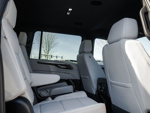 New 2025 Chevrolet Suburban Premier image 14