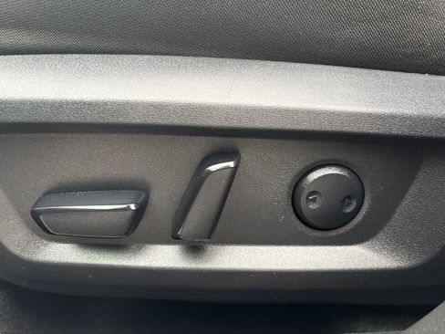 Used 2024 Nissan Rogue SV image 33