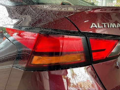 Used 2025 Nissan Altima 2.5 SV FWD image 17