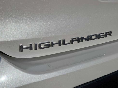 Used 2022 Toyota Highlander Limited AWD/4WD image 11