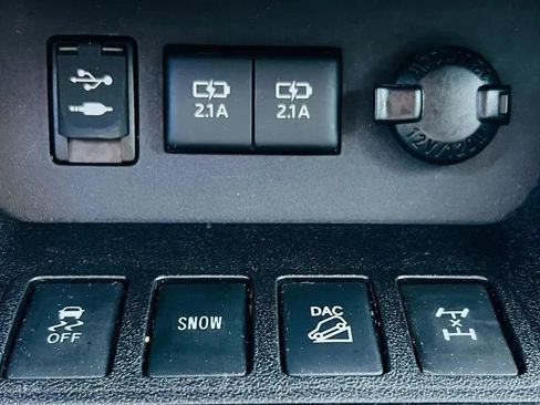 Used 2018 Toyota Highlander XLE w/ Carpet Mat Package (TMS) AWD/4WD image 20