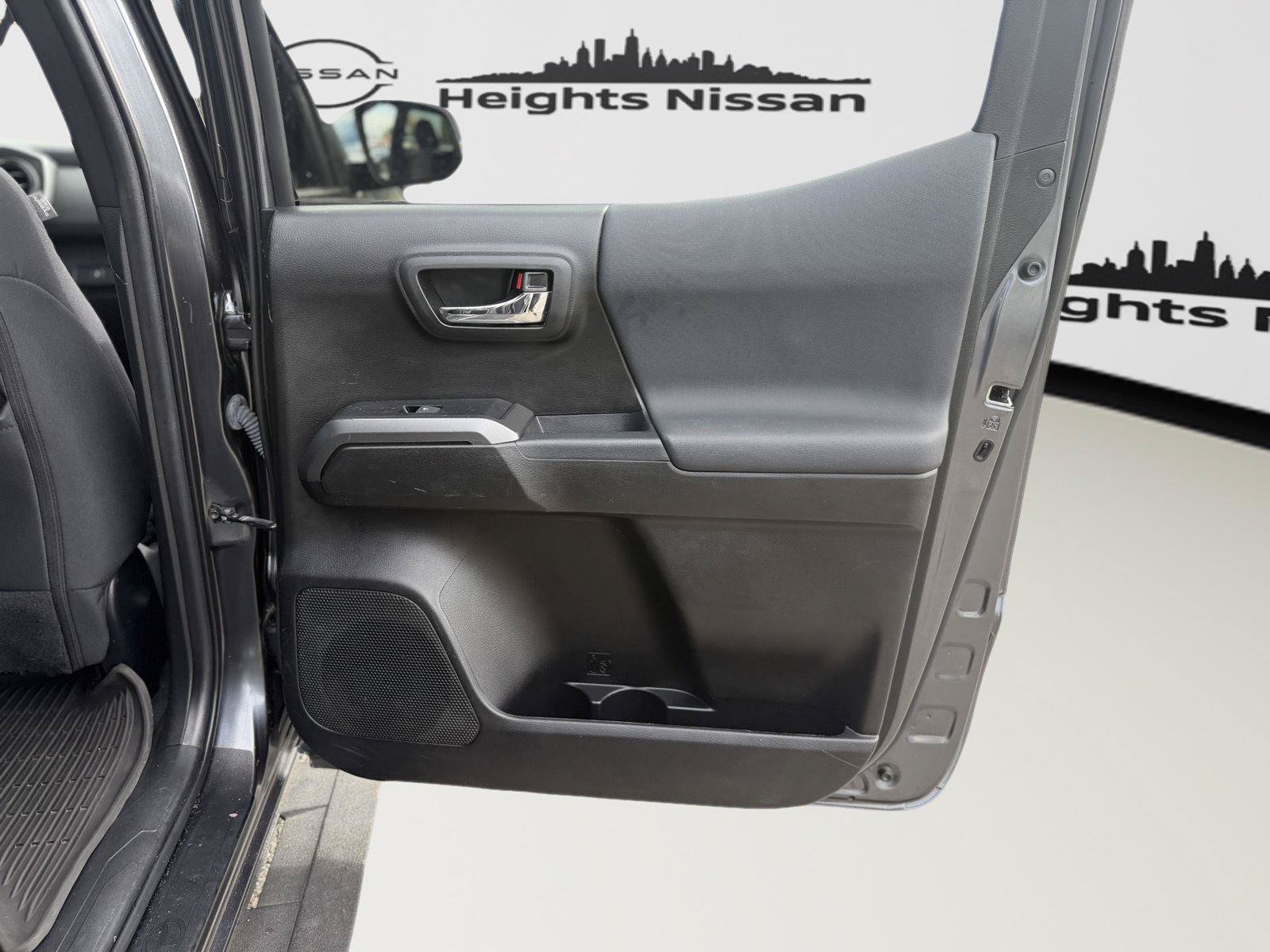 Used 2022 Toyota Tacoma TRD Sport AWD/4WD image 27